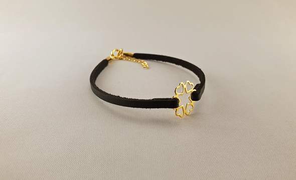 Collar y Pulsera de cuero - SEIS CORAZONES